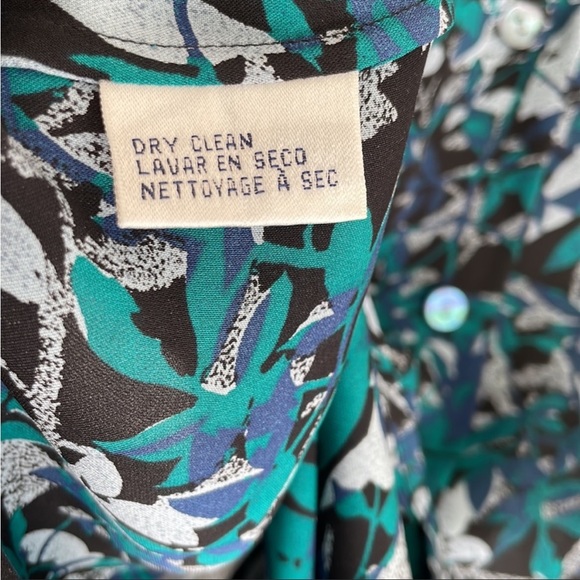 🌸💮Rena Rowan leaf print 💯% Silk Blouse - Picture 3 of 5